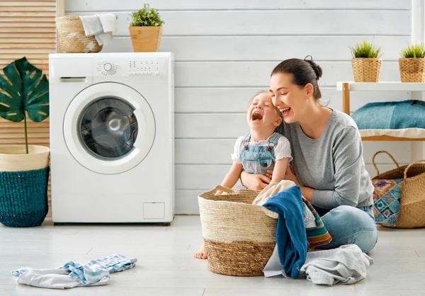 Familie doen van Wasserij — Stockfoto