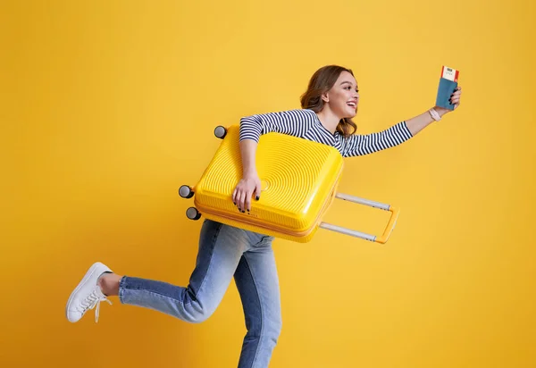 Vrouw gaan reizen — Stockfoto