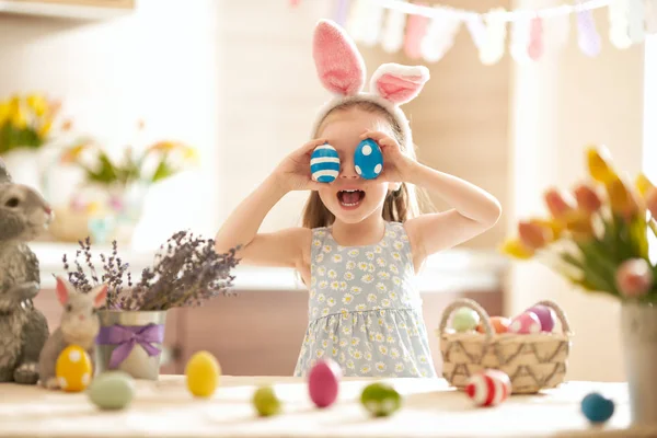 Çocuk Paskalya gününde — Stok fotoğraf