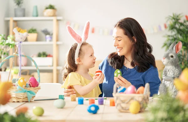 Family preparing for Easter — Stock Photo, Image
