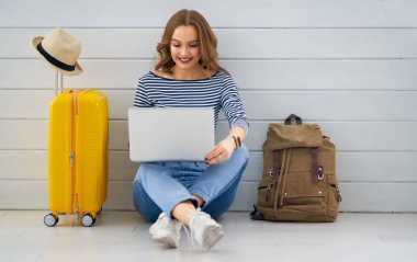 Yolculuk için hazırlama kadın