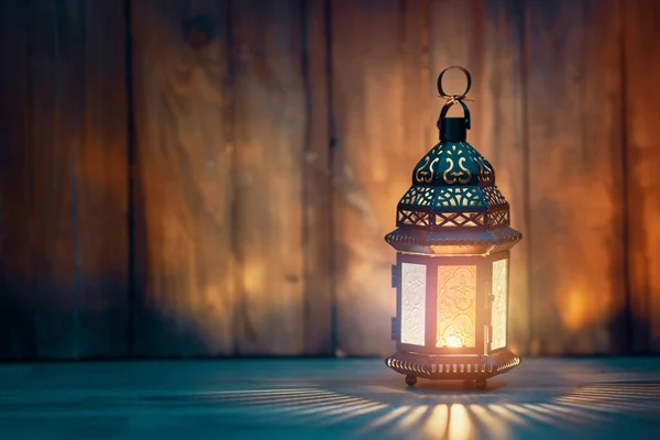 Arabic lantern with burning candle — Stock Photo, Image