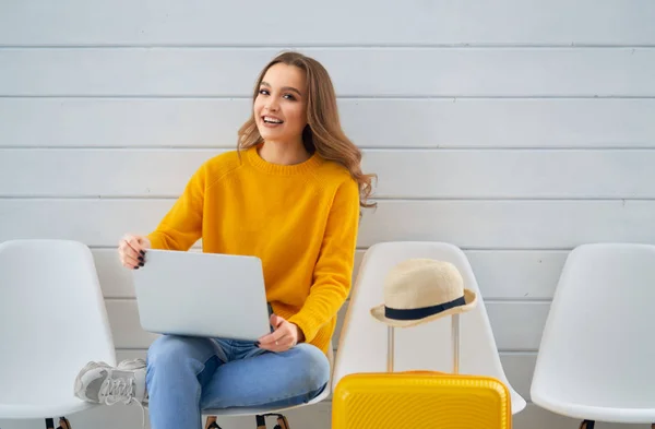 Vrouw voorbereiden op de reis — Stockfoto