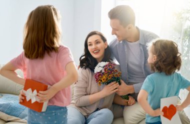 Anneler Günün kutlu olsun.