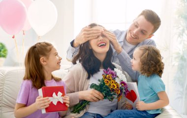 Anneler Günün kutlu olsun.