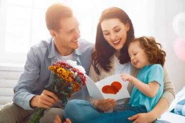 Anneler Günün kutlu olsun.