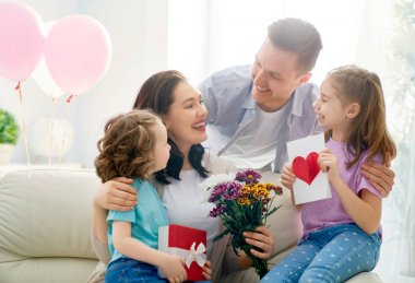 Anneler Günün kutlu olsun.