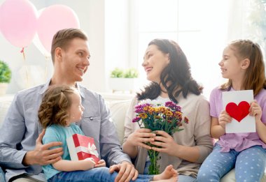 Anneler Günün kutlu olsun.