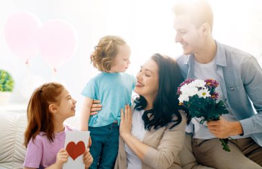 Anneler Günün kutlu olsun.