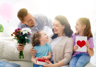 Anneler Günün kutlu olsun.