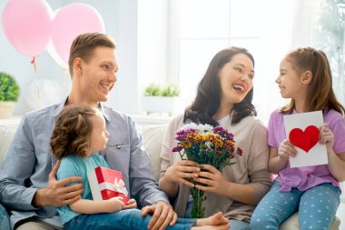 Anneler Günün kutlu olsun.