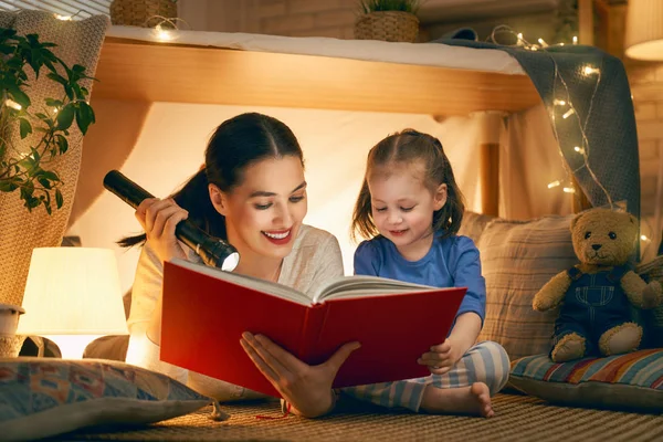 Mom and child reading a book — Stock Photo, Image