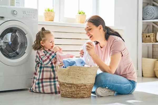 Familie doen van Wasserij — Stockfoto