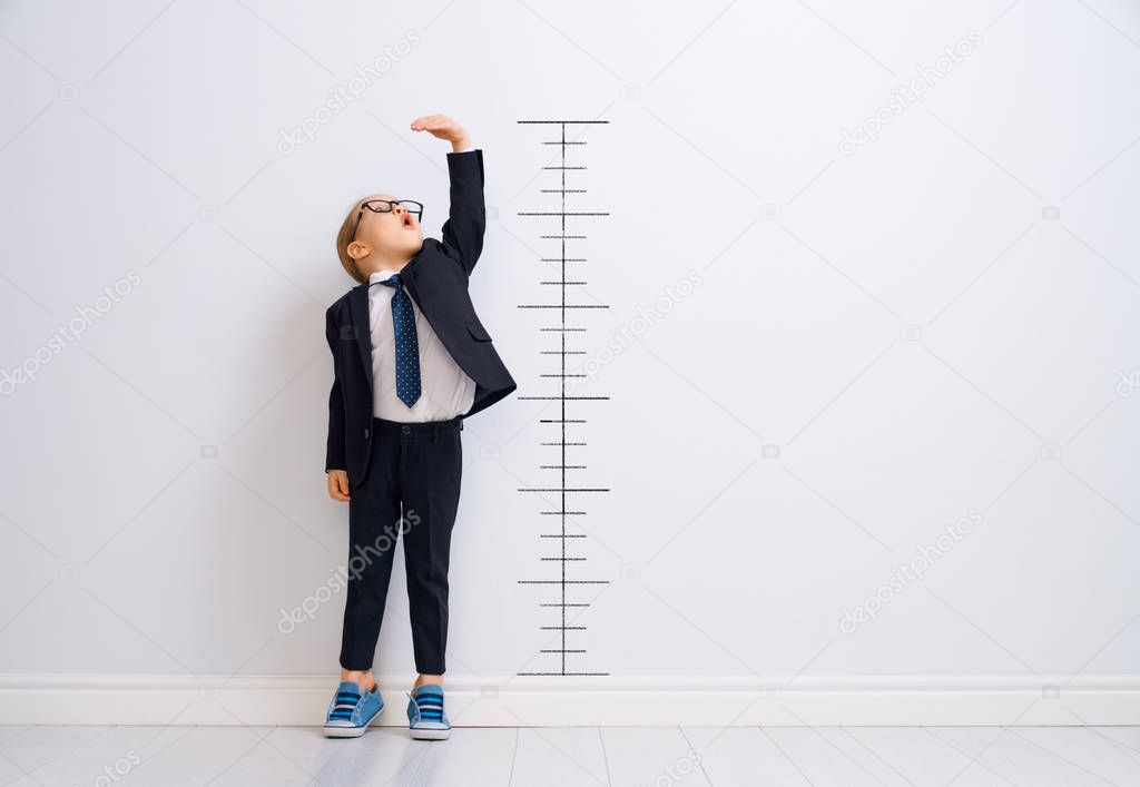 Kid is measuring the growth