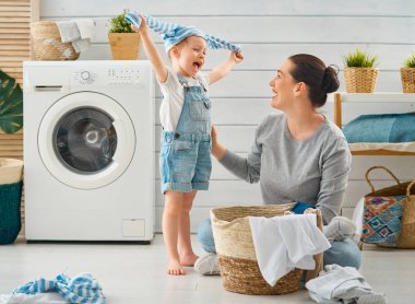 Çamaşırhane yapıyor aile
