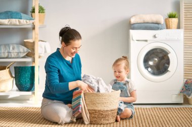 Çamaşırhane yapıyor aile