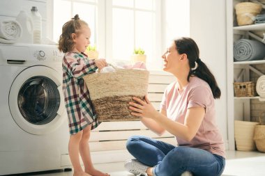 Çamaşırhane yapıyor aile