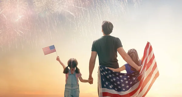 Patriotic holiday. Happy family — Stock Photo, Image