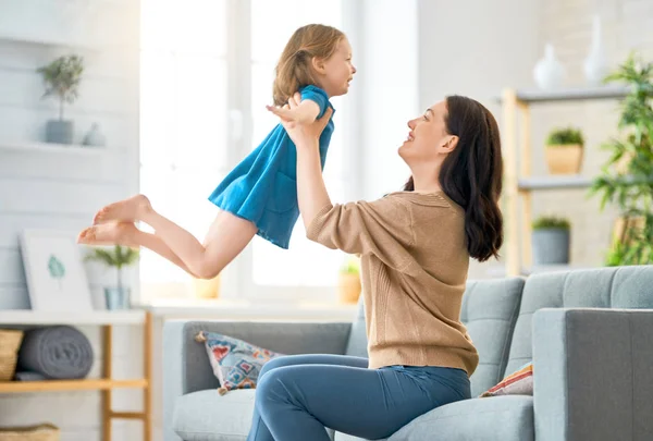 Mother and daughter playing — Stock Photo, Image