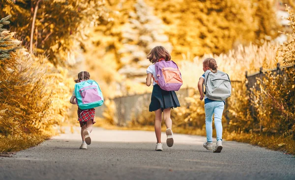 Girls with backpack are going to school — Stock Photo, Image