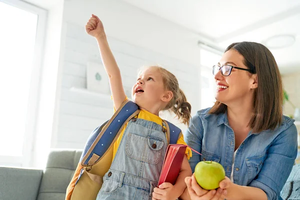 Förälder och elev i för skolan. — Stockfoto