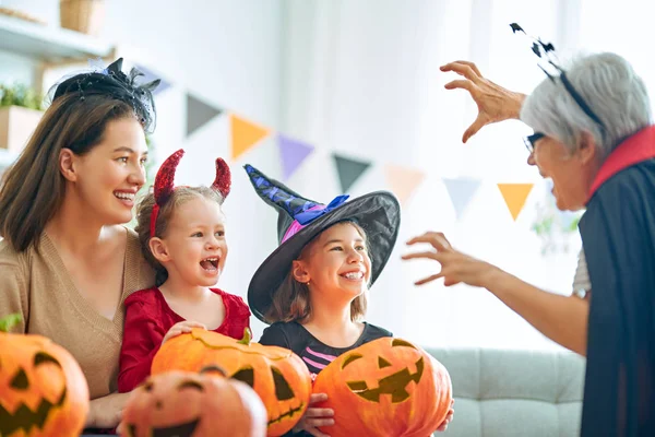 Rodina slaví halloween — Stock fotografie