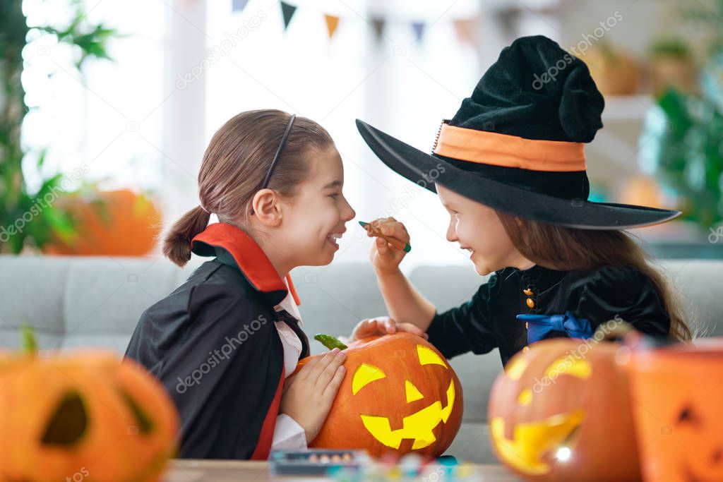 kids with carving pumpkin