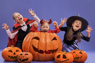 cadı, Dracula ve kabak ile şeytan 