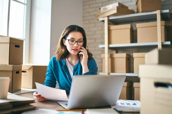 Woman is working at warehouse for online store. — Stock Photo, Image