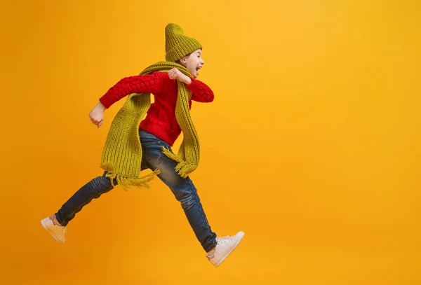 Retrato de inverno de criança feliz — Fotografia de Stock