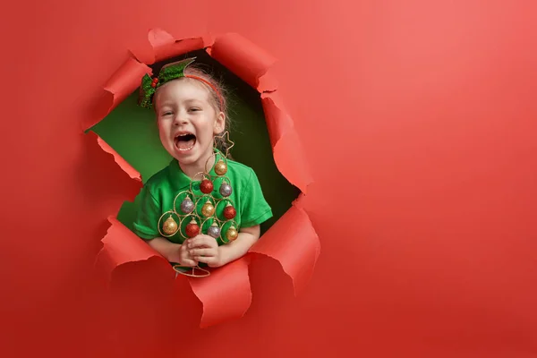 Duende do Papai Noel em fundo de cor brilhante — Fotografia de Stock