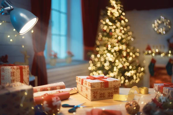 Quarto decorado para o Natal — Fotografia de Stock