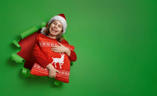 Chica en sombrero de Santa sobre fondo de color —  Fotos de Stock