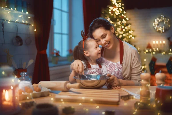 Μαγείρεμα cookies Χριστούγεννα — Φωτογραφία Αρχείου