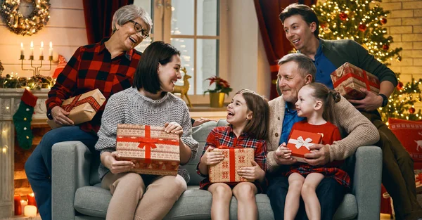 Family celebrating Christmas — Stock Photo, Image