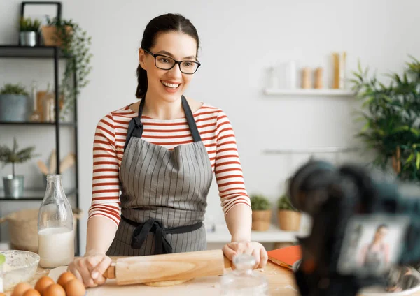 Young Confident Woman Talking Digital Camera Recording Vlog Cooking — Stock Photo, Image