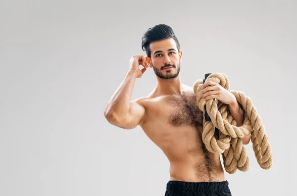 Jeune Homme Athlétique Faisant Des Exercices Crossfit Avec Une Corde — Photo