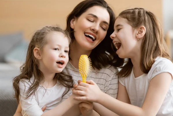 Alles Gute Zum Muttertag Mutter Und Ihre Töchter Spielen Lächeln — Stockfoto