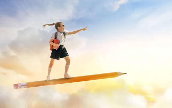 Vuelta Escuela Feliz Niño Laborioso Lindo Volando Lápiz Sobre Fondo — Foto de Stock