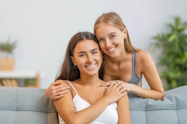 Portrait Two Cheerful Young Women Hugging Home — Stock Photo, Image