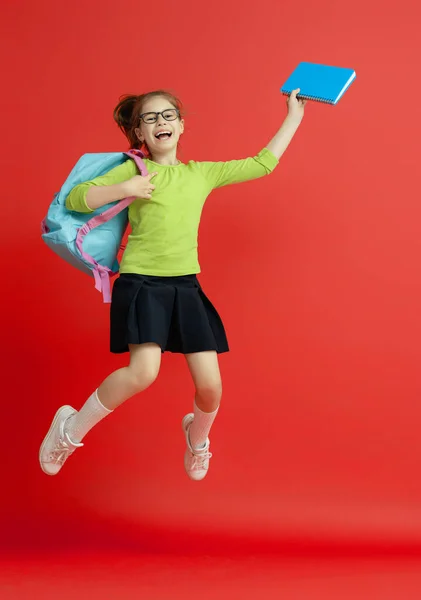 Powrót Szkoły Szczęśliwy Czas Słodkie Pracowite Dziecko Tle Ściany Kolor — Zdjęcie stockowe