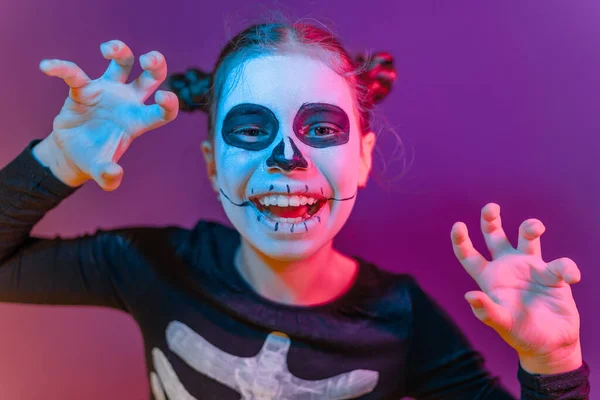 Grattis Halloween Söt Liten Skelett Fest Färgglad Belysning — Stockfoto