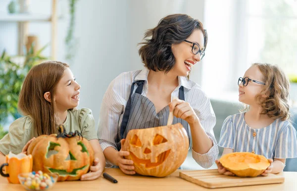 Glückliche Familie Bereitet Sich Auf Halloween Vor Mutter Und Kind — Stockfoto