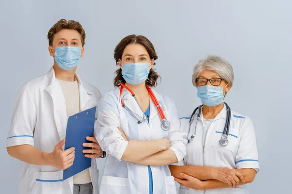 Equipo Médicos Que Usan Mascarillas Durante Coronavirus Brote Gripe Protección — Foto de Stock