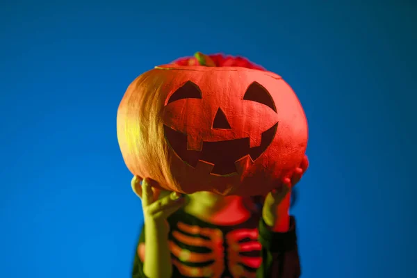 Feliz Dia Das Bruxas Bonito Pequeno Esqueleto Festa Iluminação Colorida — Fotografia de Stock