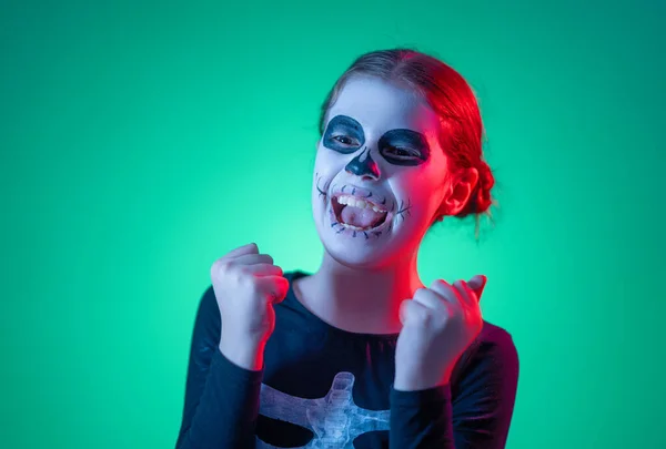 Grattis Halloween Söt Liten Skelett Fest Färgglad Belysning — Stockfoto