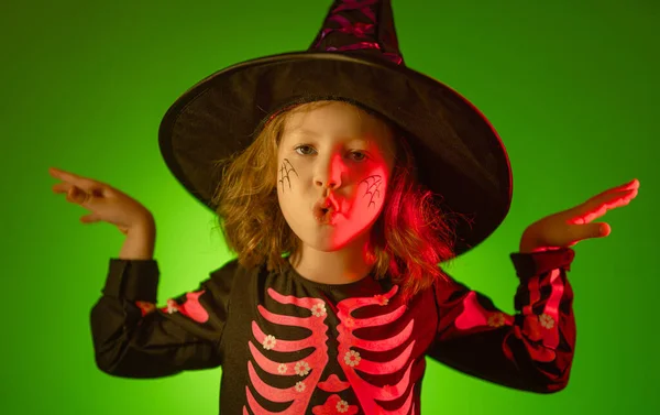 Grattis Halloween Söt Liten Häxa Fest Färgglad Belysning — Stockfoto