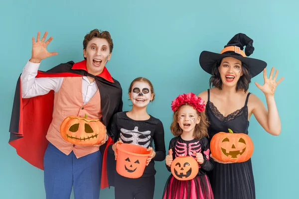 Mãe Pai Filhos Divertirem Festa Família Feliz Celebrando Halloween Pessoas — Fotografia de Stock