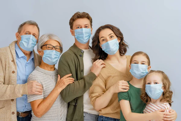 Család Arcmaszkot Visel Koronavírus Influenza Kitörésekor Vírus Betegség Védelem Karantén — Stock Fotó