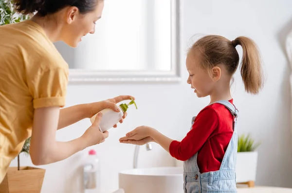 Cute Little Girl Her Mother Washing Hands Protection Infections Viruses — Stock Photo, Image